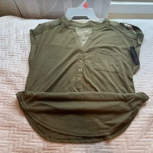🌸3/$10 - NWT Small Olive Lace Tunic Top